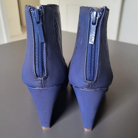 New Michael Antonio Hollow Out Bootie 5.5M Blue - Picture 4 of 6